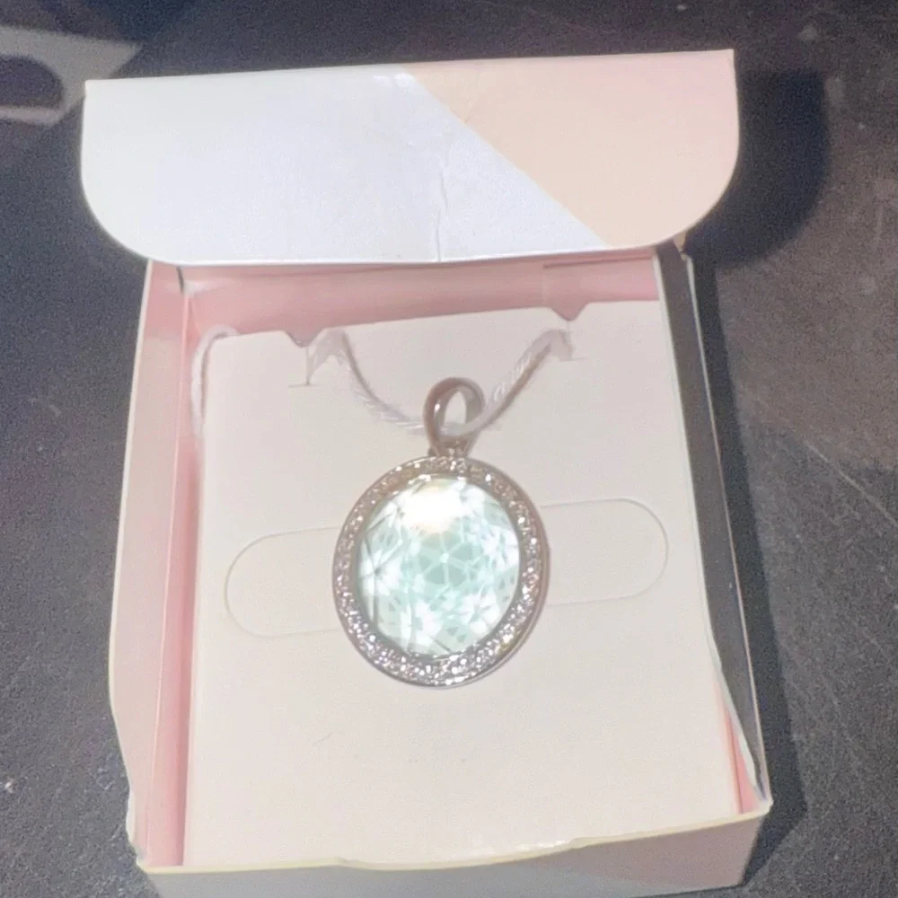 Petite Silver crystal twist and Aqua Prism Pendant - Picture 5 of 6